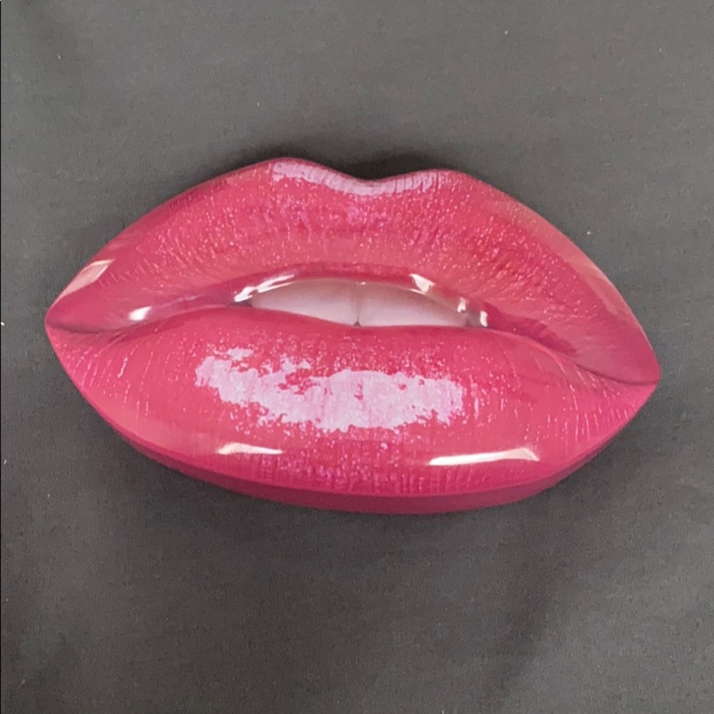 Huda Beauty contour and strobe lip set
